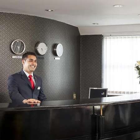 فندق Park By Radisson Airport 3*