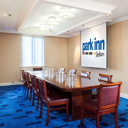 فندق Park By Radisson Airport 3*