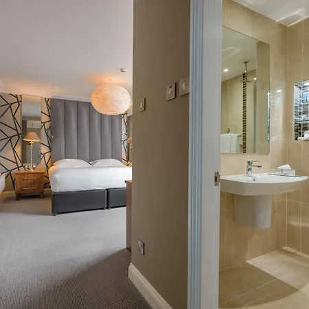 Park By Radisson Airport