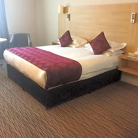 Park By Radisson Airport فندق 3*