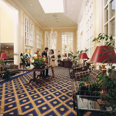 Park By Radisson Airport