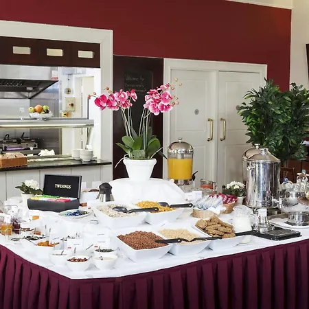 Hotel Park By Radisson Airport