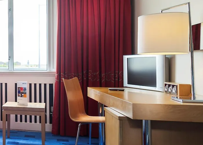 Отель Park By Radisson Airport 3*