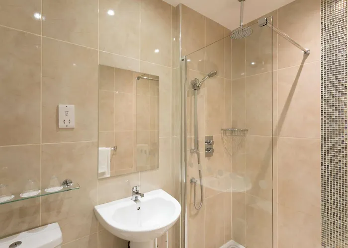 Отель Park By Radisson Airport 3*