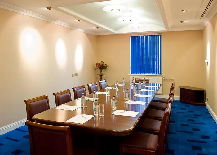 Park By Radisson Airport