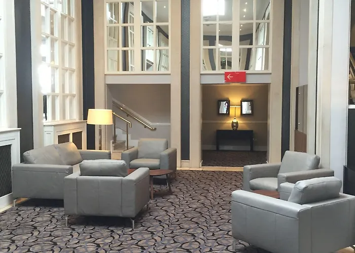 Отель Park By Radisson Airport 3*