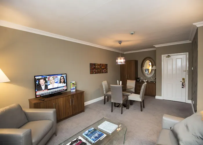 Park By Radisson Airport