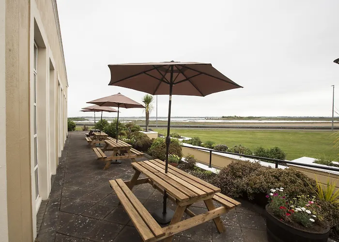 Park By Radisson Airport Отель Шеннон