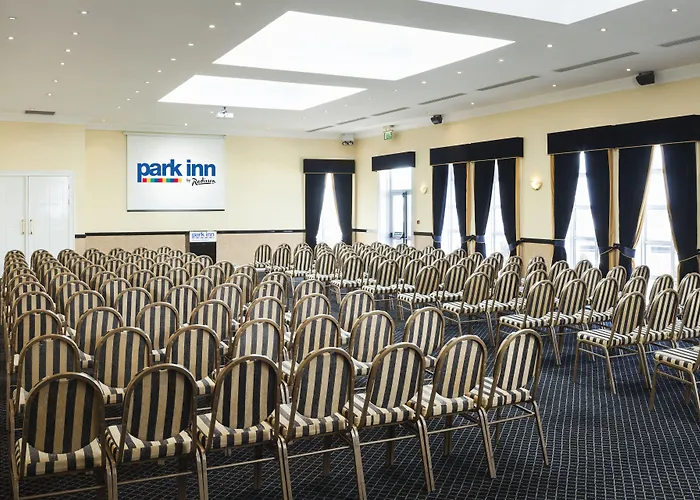 Park By Radisson Airport Шеннон