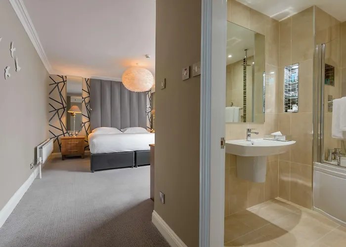 Park By Radisson Airport