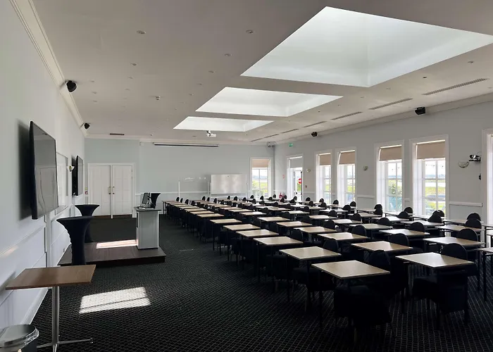 Park By Radisson Airport Шеннон